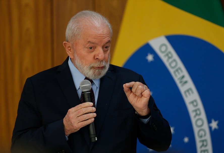 Em café da manhã com jornalistas, o presidente Luiz Inácio Lula da Silva falou de críticas a gastos públicos, relator da Reforma Tributária e do presidente do Banco Central