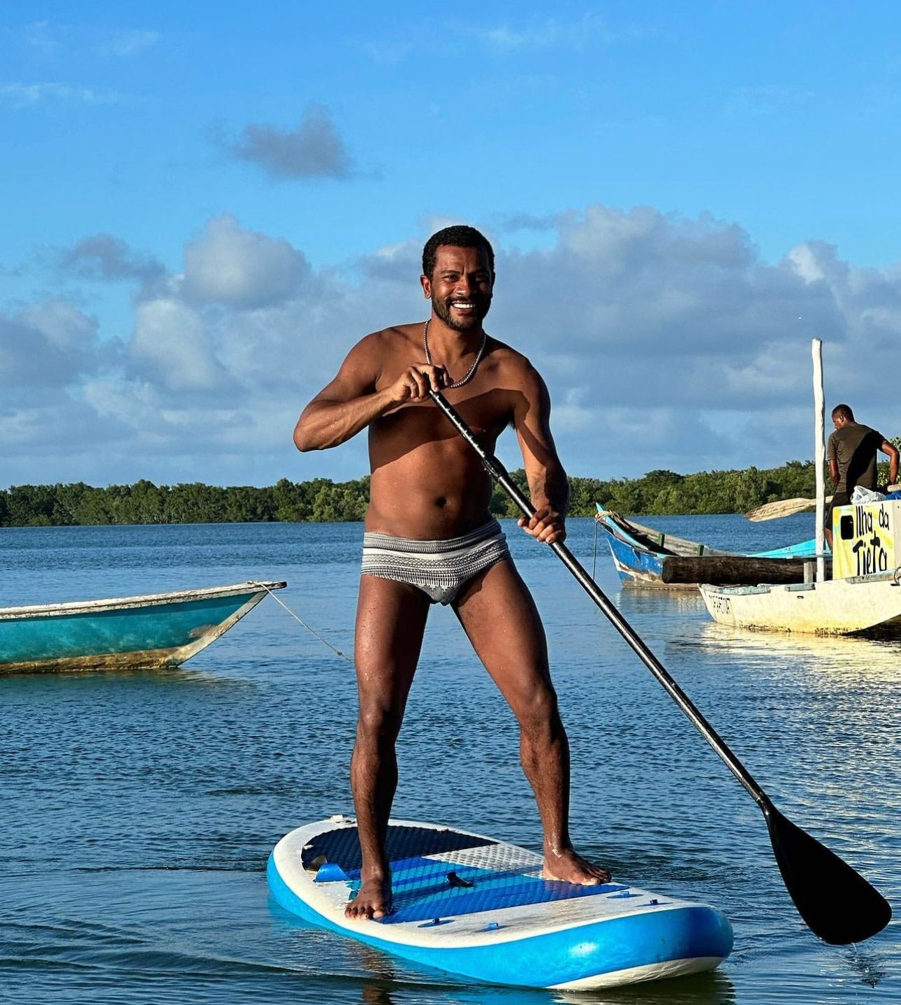 Samuel de Assis, o Ben de "Vai na fé", viajou para o Mangue Seco, na Bahia — Foto: Reprodução Instagram