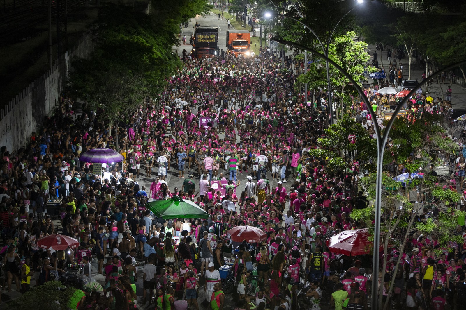 Escola evolui na Visconde de Niterói, preparando desfile da Sapucaí — Foto: Alexandre Cassiano