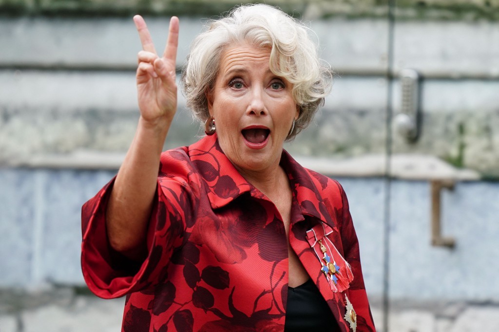 Emma Thompson, que já recebeu a Ordem do Império Britânico por causa de seu trabalho como atriz, era só animação — Foto: Gareth Cattermole / POOL / AFP