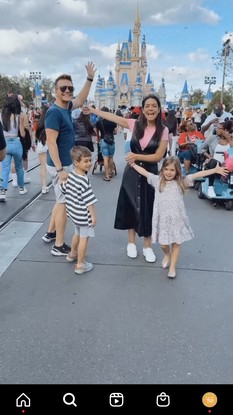 Thais Fersoza, Michel Teló e os filhos na Disney