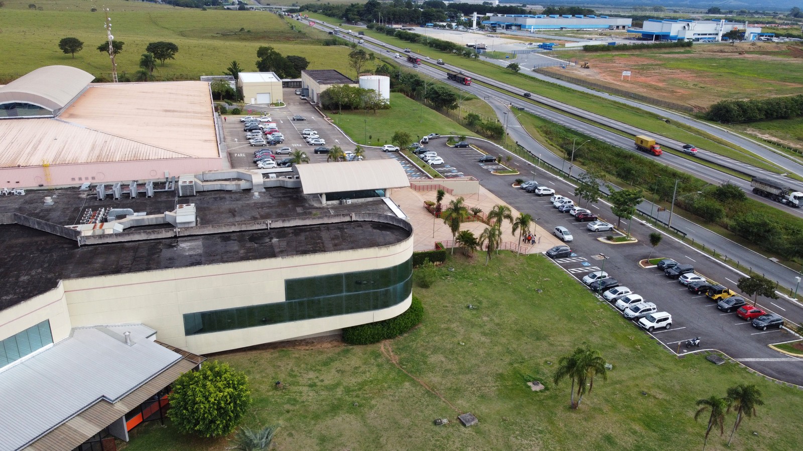 Área do Parque Tecnológico de São José dos Campos, no Vale do Paraíba paulista: cidade cresceu em torno da indústria aeronáutica e agora leva a tecnologia aos seus serviços públicos — Foto: Edilson Dantas / Agência O Globo