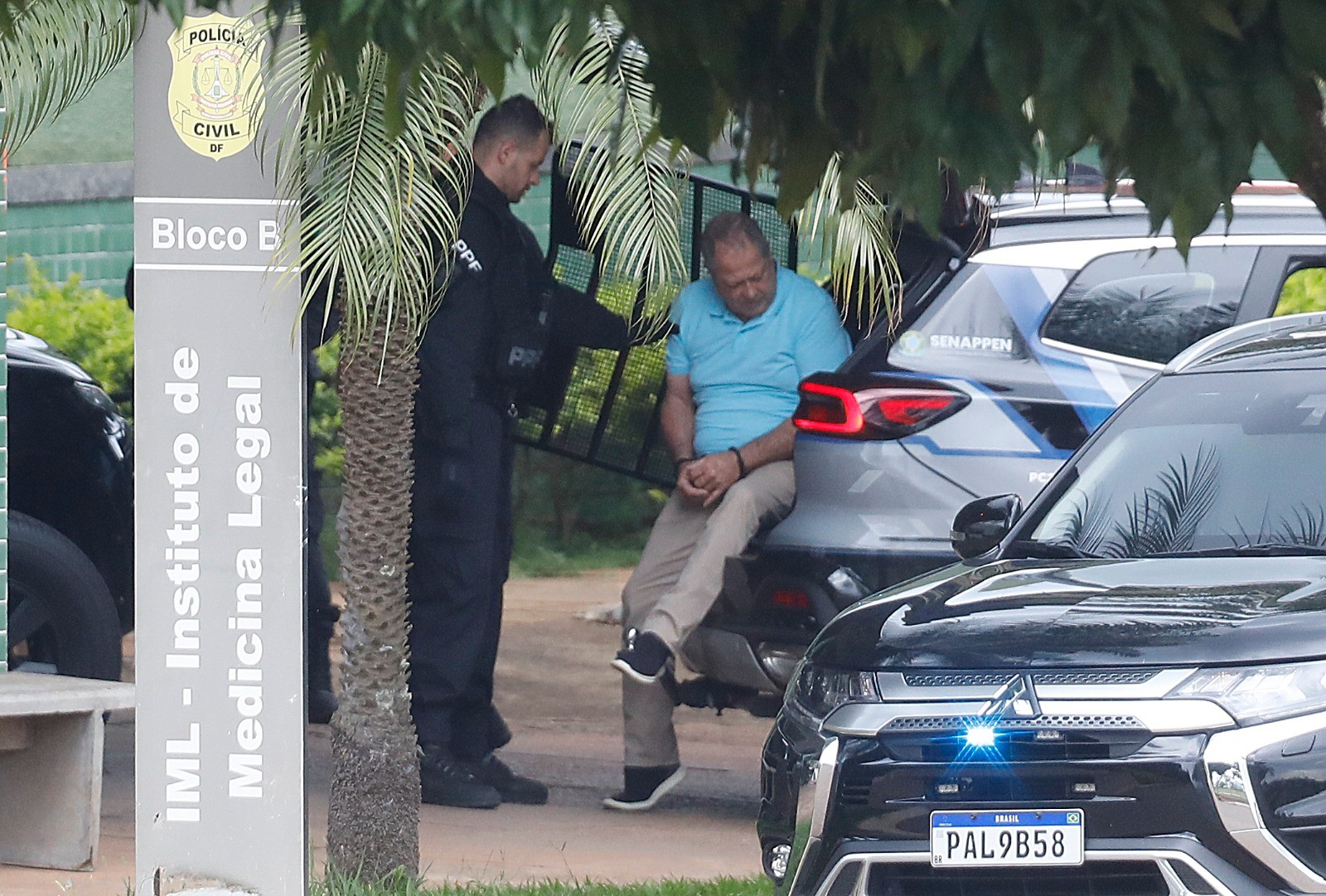 Deputado Chiquinho Brazão deixa o IML, em Brasília — Foto: Cristiano Mariz