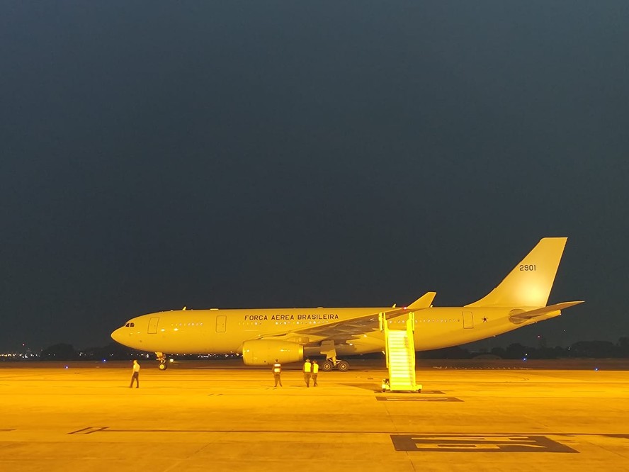 Avião da FAB em um dos voos de repatriação de brasileiros que estavam em Israel
