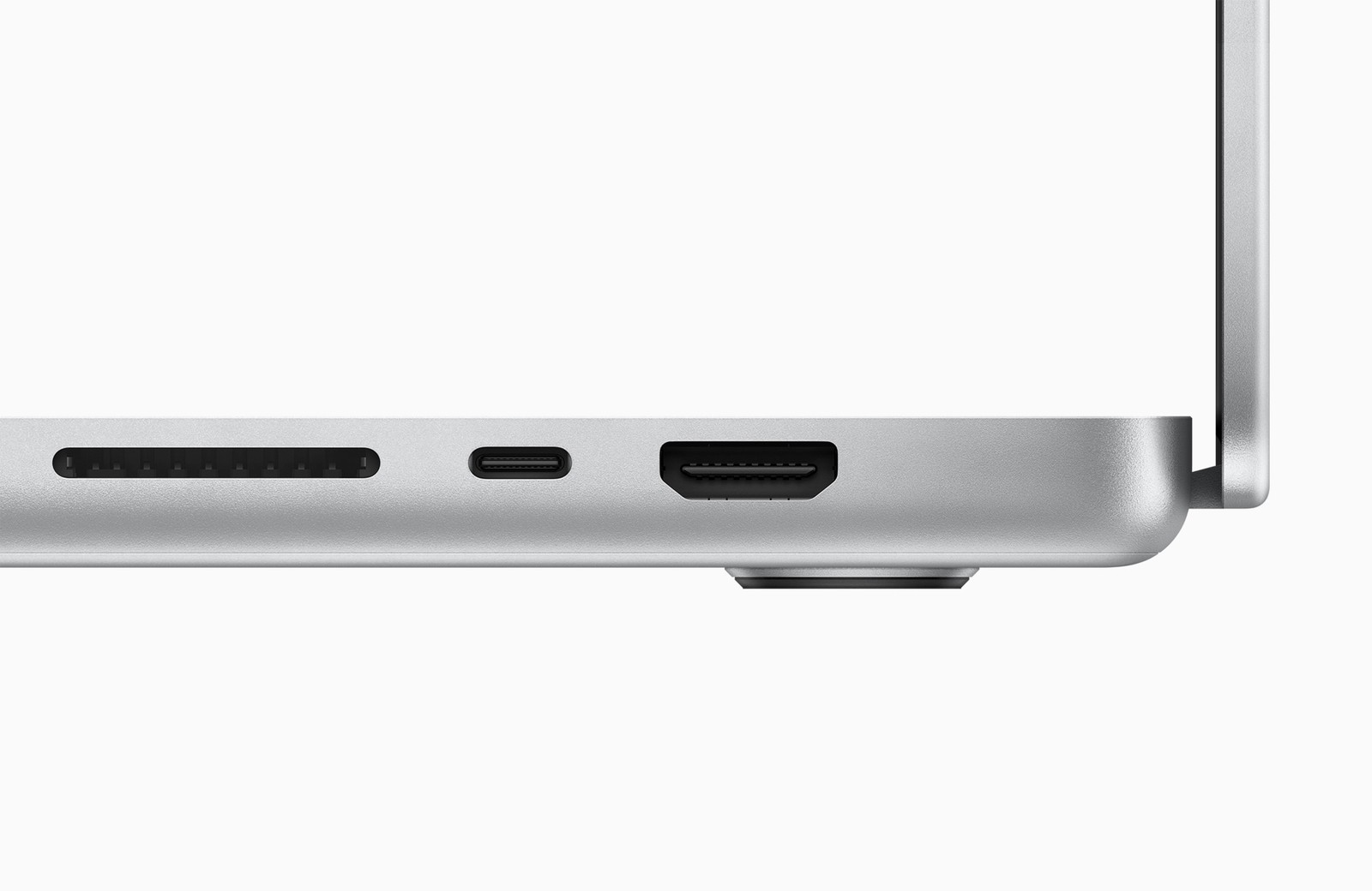 Os modelos têm três portas Thunderbolt  para conectar periféricos de alta velocidade, um slot para cartão SDXC  e uma porta HDMI para conexão em  monitores e TVsDivulgação