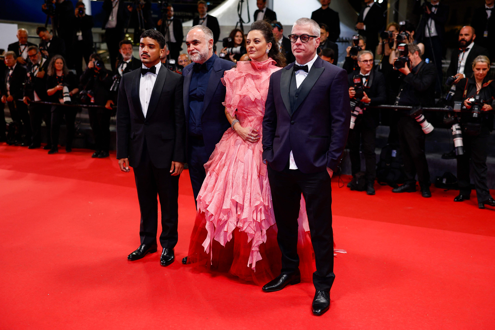 Fábio Assunção, Iago Xavier e Nataly Rocha em 'Motel Destino' (2024) — Foto: Sameer Al-Doumy / AFP