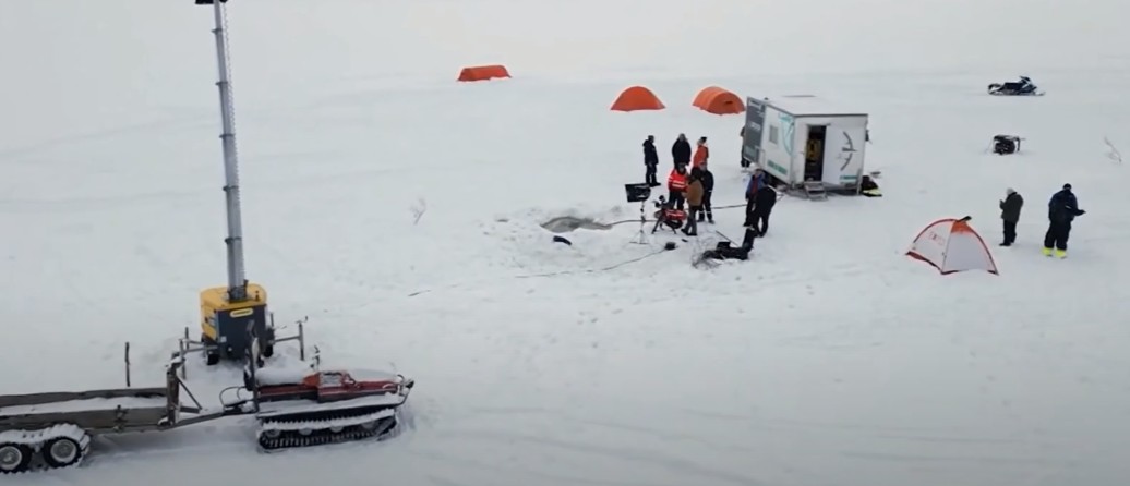 Operação para encontrar óvni em lago na Noruega — Foto: Reprodução/YouTube