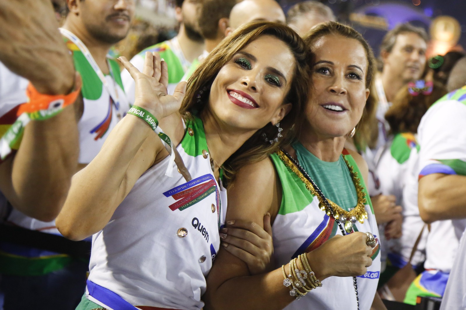 Wanessa Camargo com a mãe, Zilu Godoi, em camarote na Marquês de Sapucaí, em 2017 — Foto: Barbara Lopes/Agência O Globo