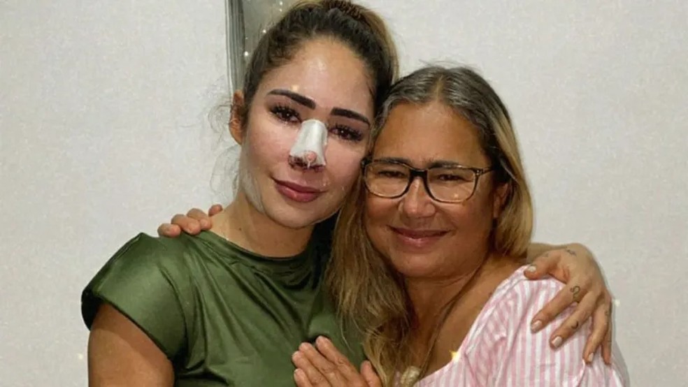 A influenciadora e ex-BBB Jake Leal usou suas redes sociais para pedir ajuda na procura de sua mãe, Edileide Leal — Foto: Reprodução