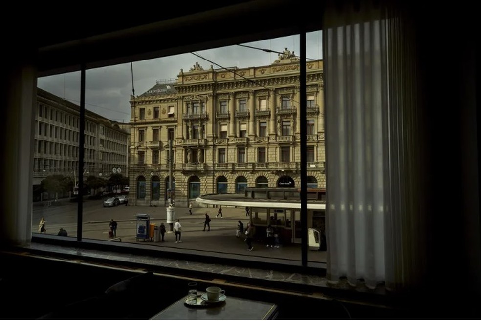 Sede do Credit Suisse em Zurique. O banco foi fundado em  em 5 de julho de 1856, com o nome alemão de Schweizerische Kreditanstalt (Instituição de Crédito Suíço, em português) — Foto: Lea Meienberg/The New York Times