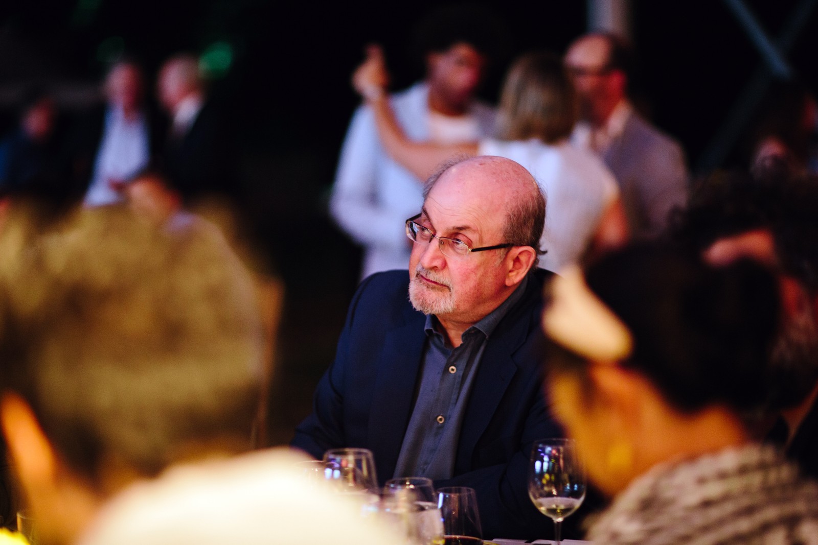 Salman Rushdie na festa realizada na Mulford Farm, como parte do Guild Hall 2019 Summer Gala, em East Hampton, Nova York — Foto: Elizabeth D. Herman / The New York Times