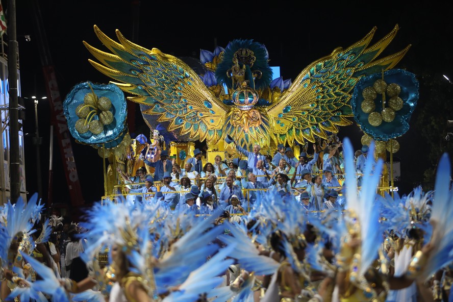 Portela durante desfile de seu centenário