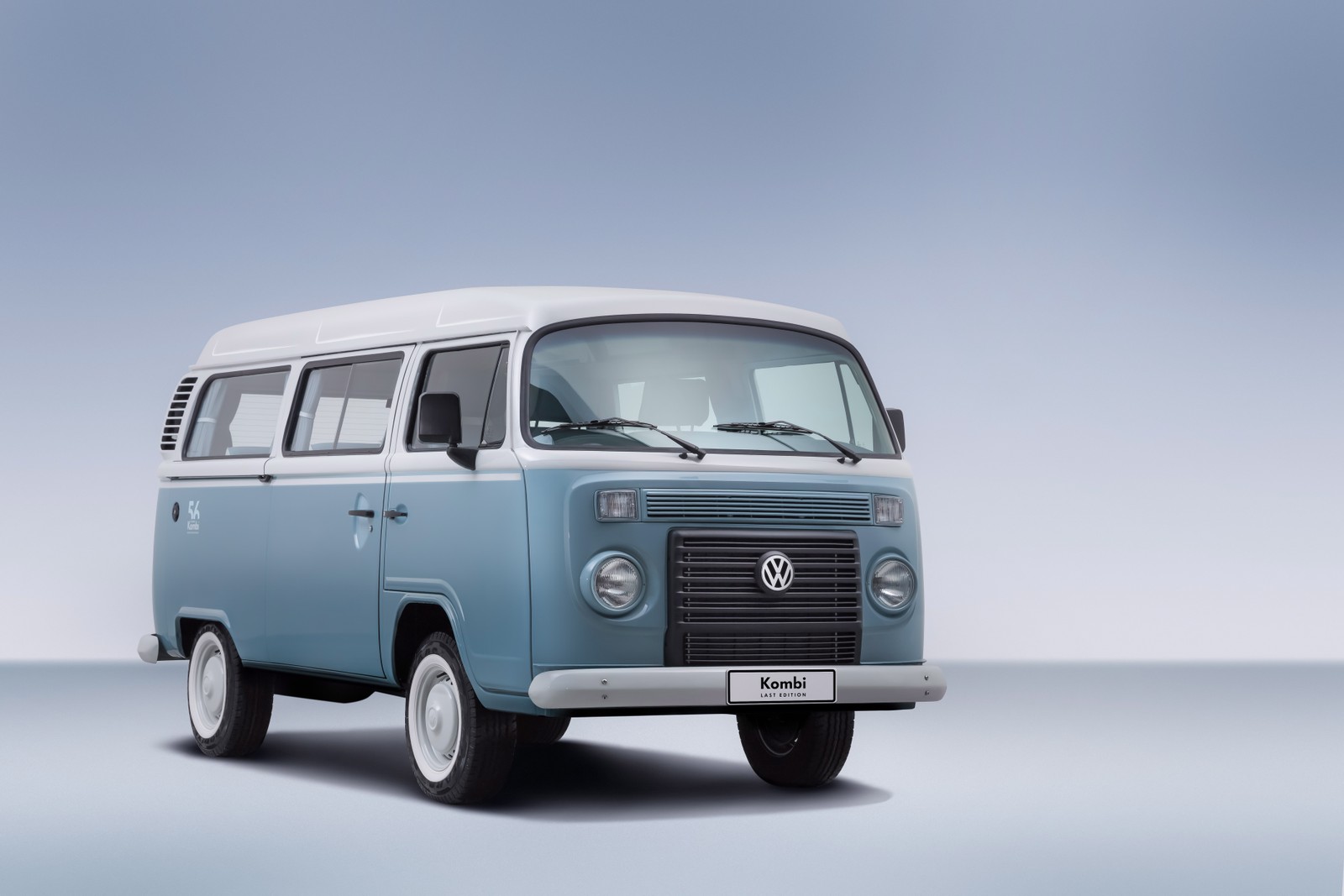 Após 56 anos, a Kombi se despediu do mercado em 2013. A Volkswagen elaborou uma série final, chamada de Last Edition - Foto: Divulgação