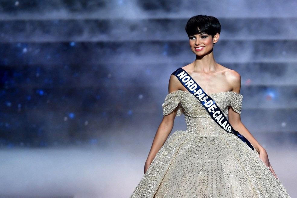 Eve Gilles foi coroada Miss França 2024 — Foto: ARNAUD FINISTRE / AFP