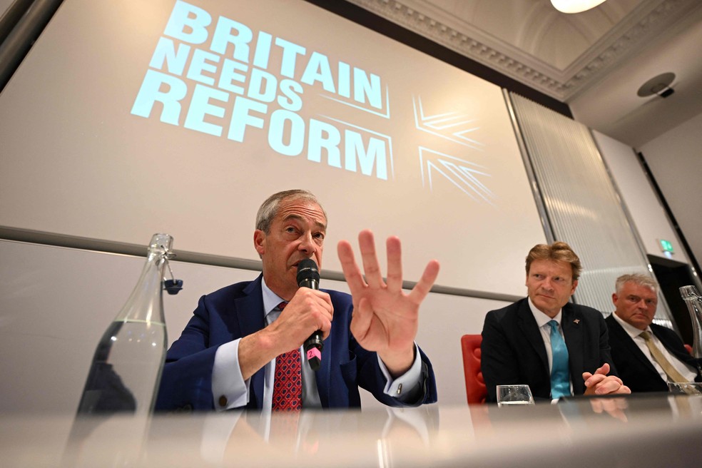 Nigel Farage e reformistas conquistaram quatro cadeiras no Parlamento — Foto: Oli Scarff/AFP