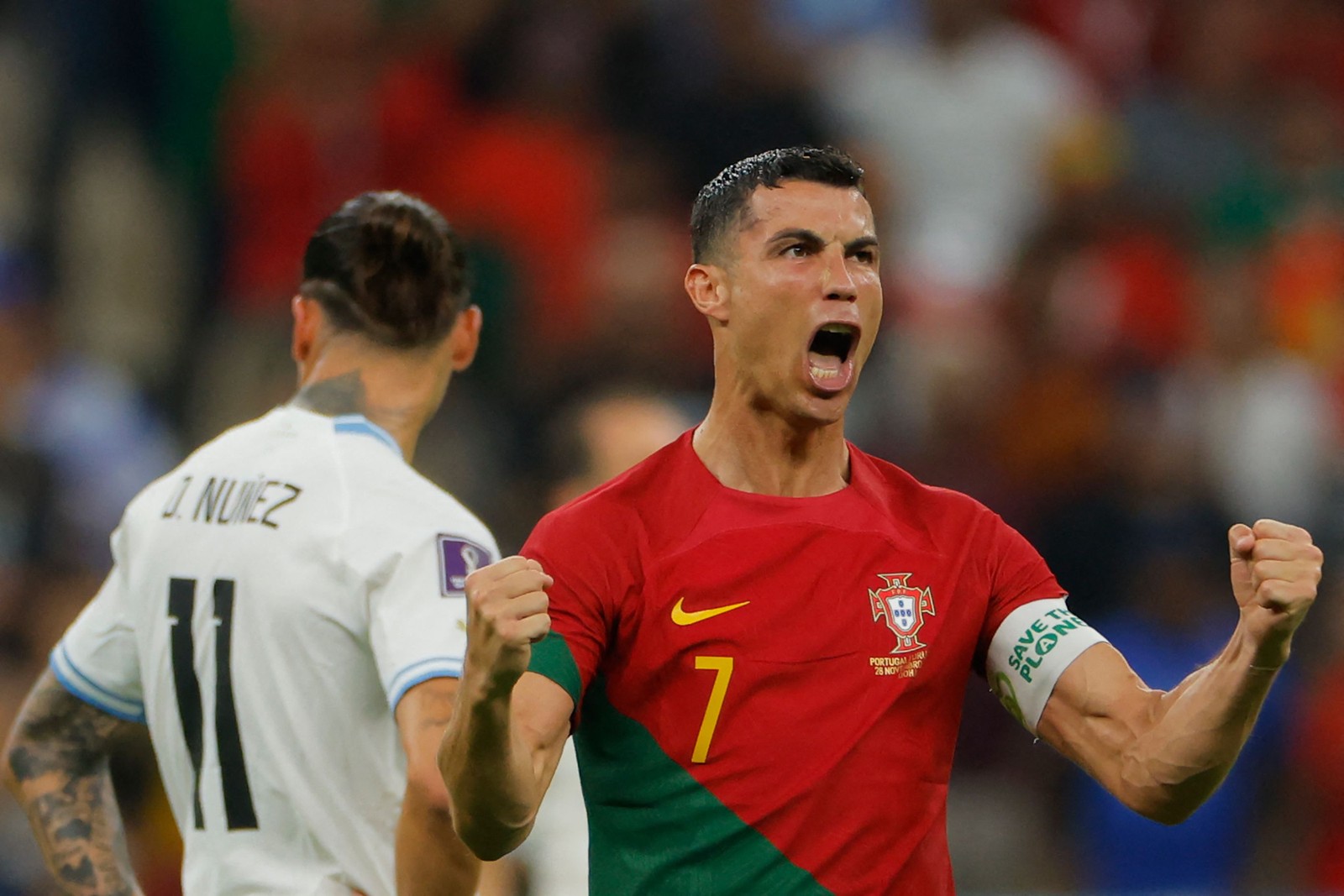 Cristiano Ronaldo comemora depois de marcar o primeiro gol — Foto: Odd ANDERSEN / AFP