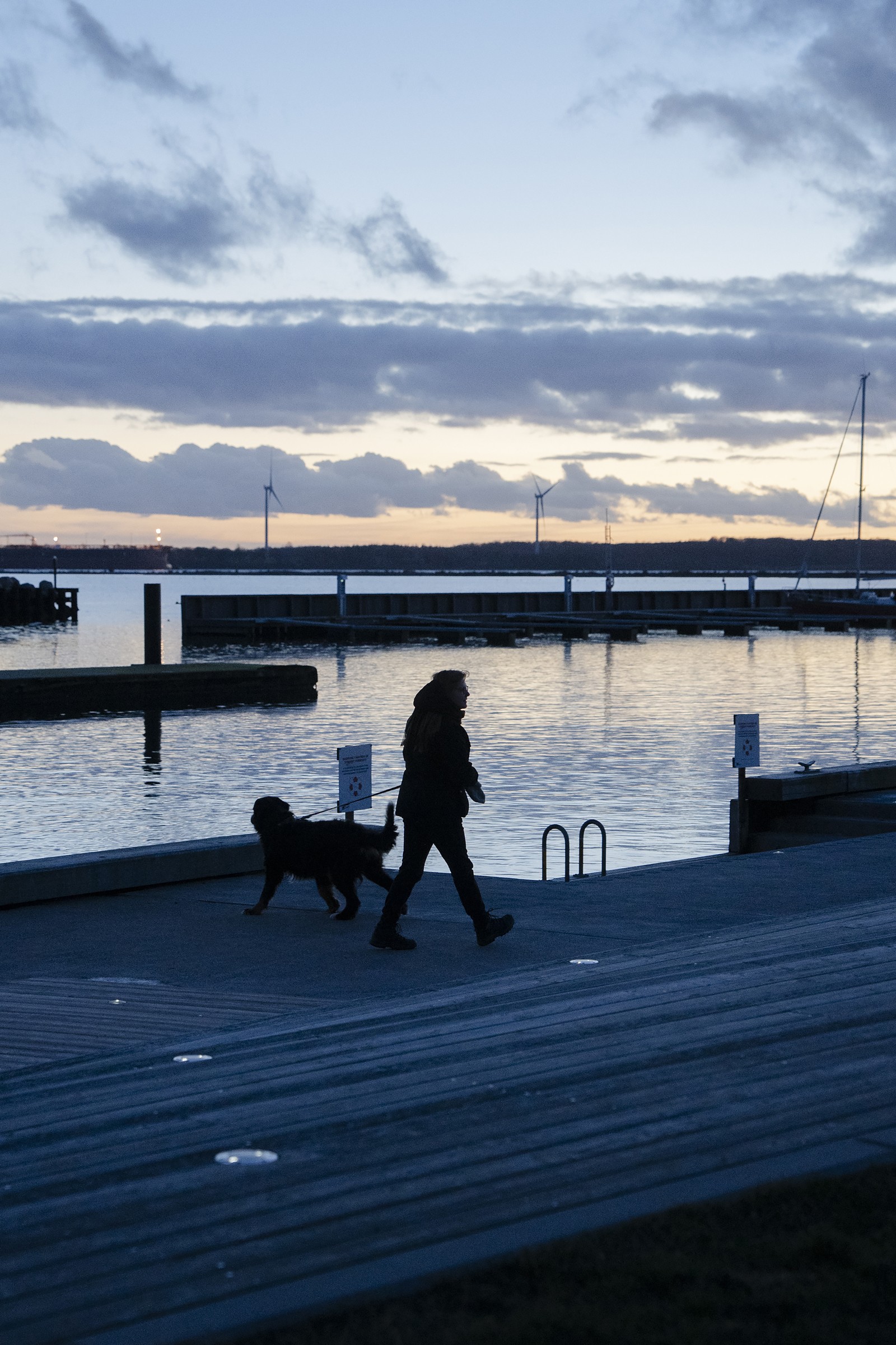 O porto em Kalundborg: com uma população de menos de 17 mil pessoas, a Novo Nordisk está fazendo grandes investimentos para aumentar a produção de seus populares medicamentos para diabetes e perda de peso, Ozempic e Wegovy — Foto: Charlotte de la Fuente/The New York Times