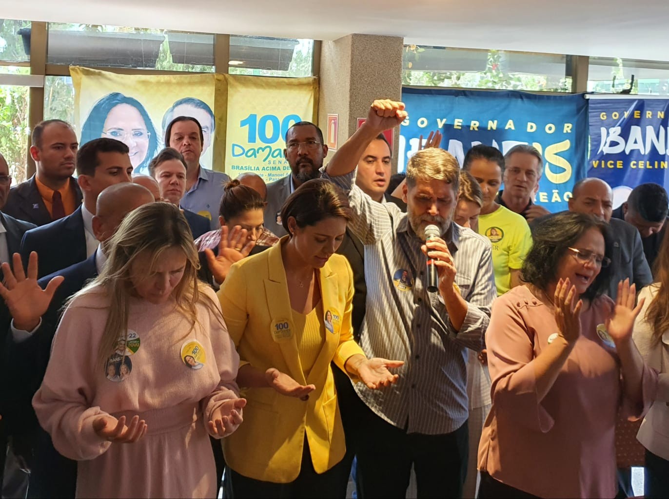 Michelle Bolsonaro em evento com pastores em apoio à candidatura da ex-ministra Damares Alves — Foto: Jussara Soares/Agência O GLOBO