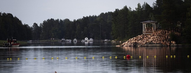 Cerca de mil pessoas posaram nuas na Finlândia para o fotógrafo Spencer Tunick, em julho de 2023. — Foto: Matias Honkamaa / Lehtikuva / AFP