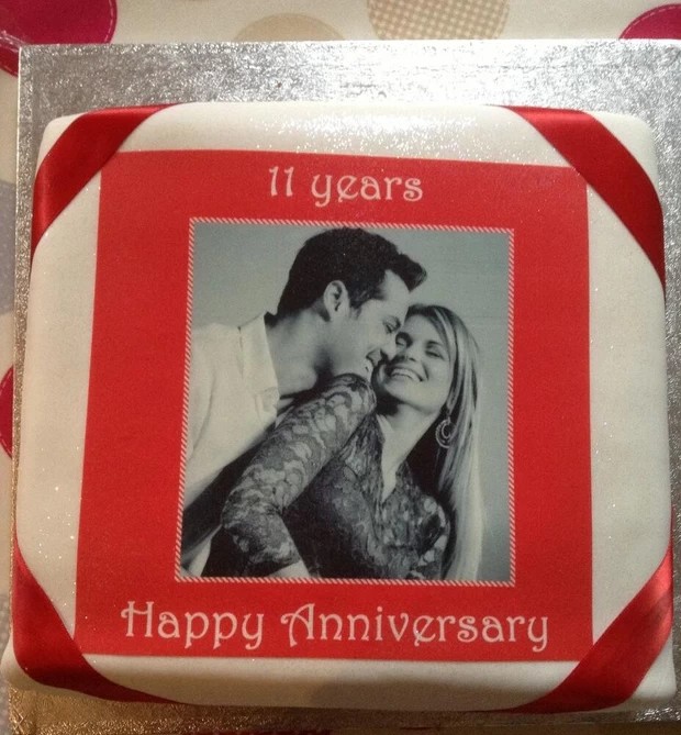 Em 2013, Susana Werner postou uma foto de um bolo em comemoração aos 11 anos de casamento — Foto: Reprodução