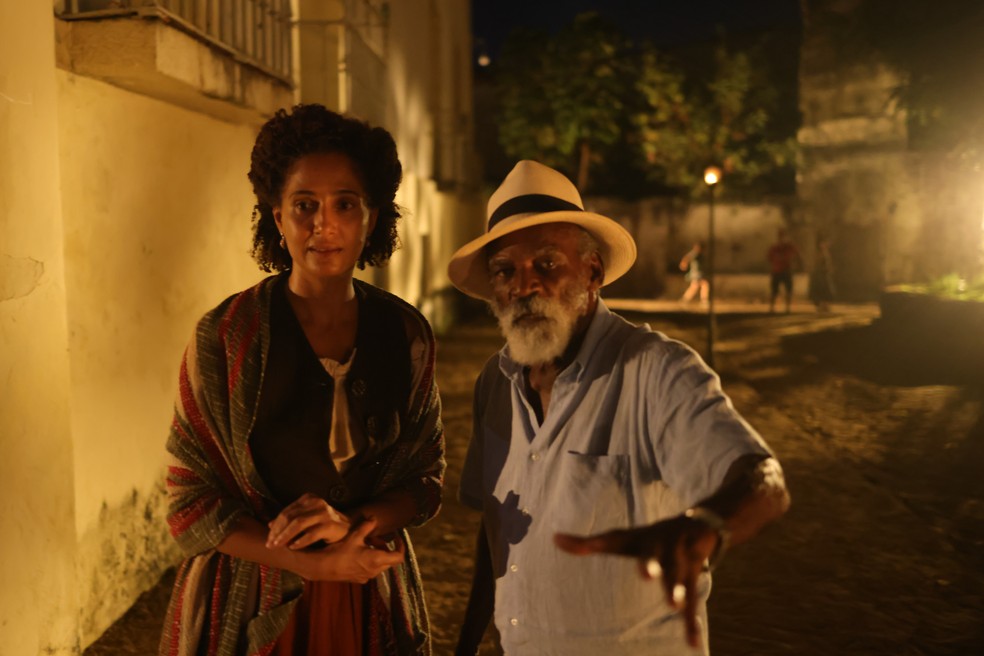 Camila e Antônio Pitanga durante as gravações de "Malês" — Foto: Divulgação/Vantoen Pereira Junior