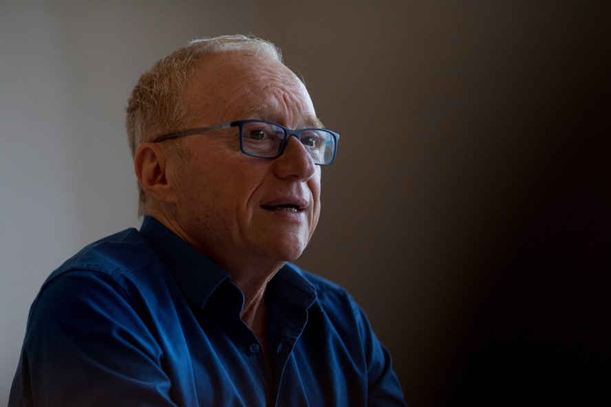 O israelense David Grossman: 'um escritor sente claustrofobia preso nas palavras de outras pessoas'