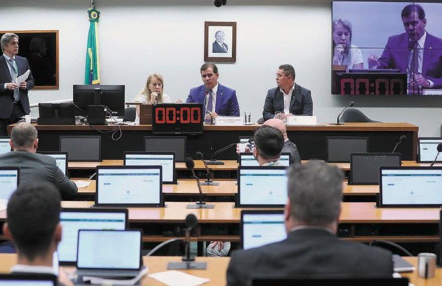 Leur Lomanto Jr. preside sessão do Conselho de Ética da Câmara