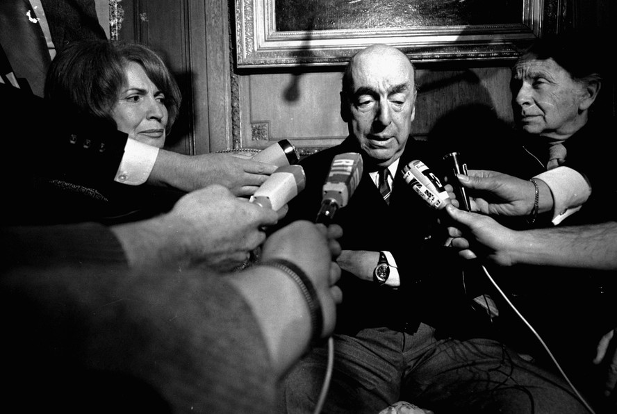 O poeta chileno Pablo Neruda, vencedor do Prêmio Nobel de Literatura