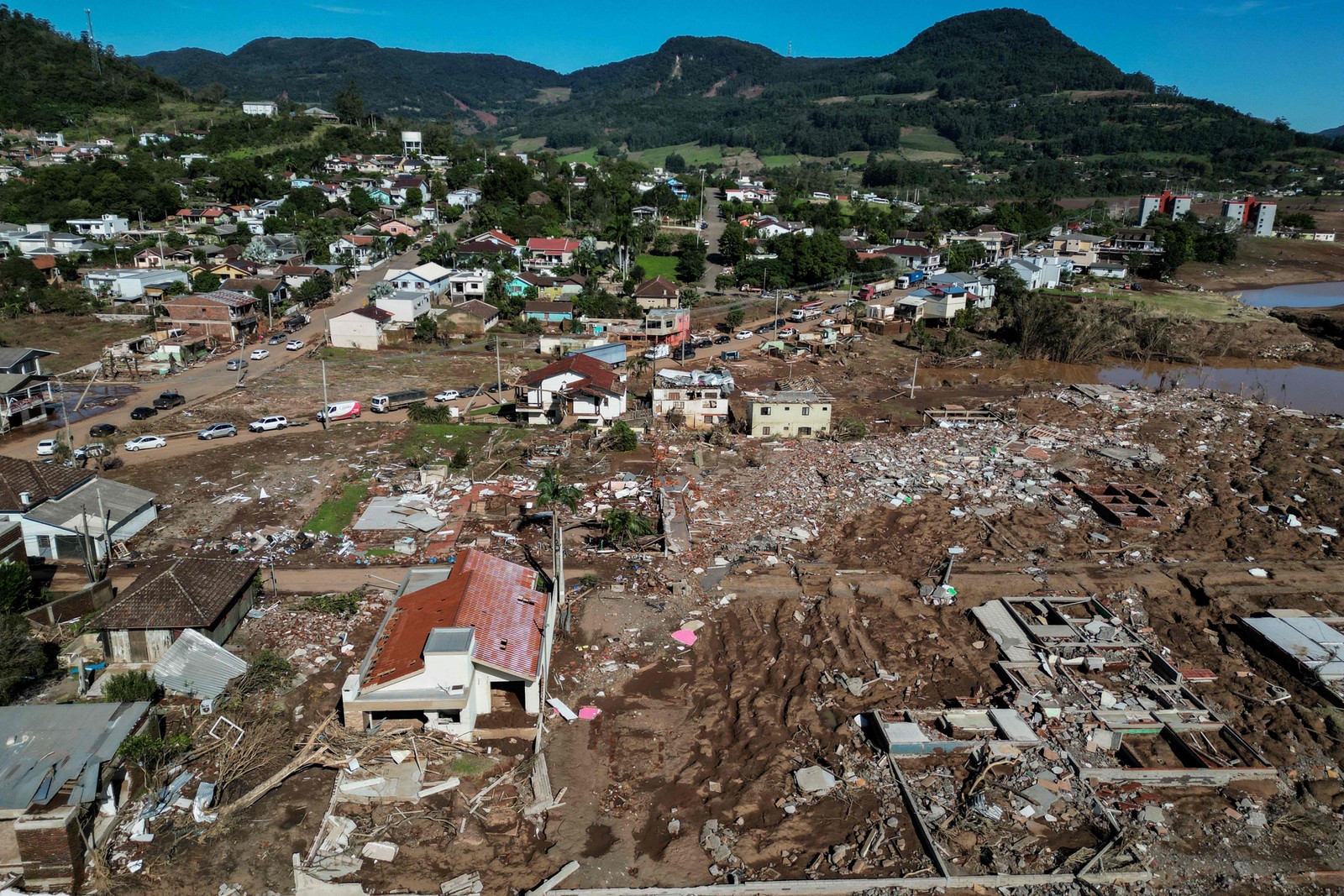 Vista aérea de Roca Sales, Rio Grande do Sul, Brasil, tirada em 15 de maio de 2024, após enchentes que devastaram a região. — Foto: Nelson ALMEIDA/AFP