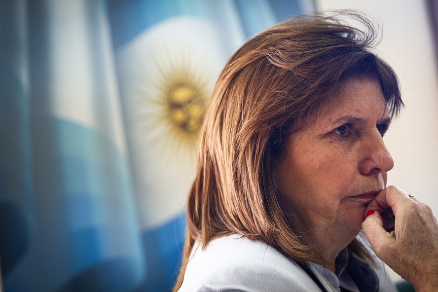 Bullrich convocou coletiva de imprensa para declarar apoio a Javier Milei no 2º turno da Argentina