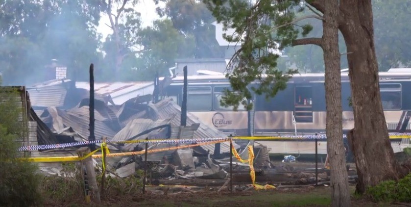 Homem é condenado após matar a mãe em incêndio à casa da família na Austrália — Foto: Reprodução