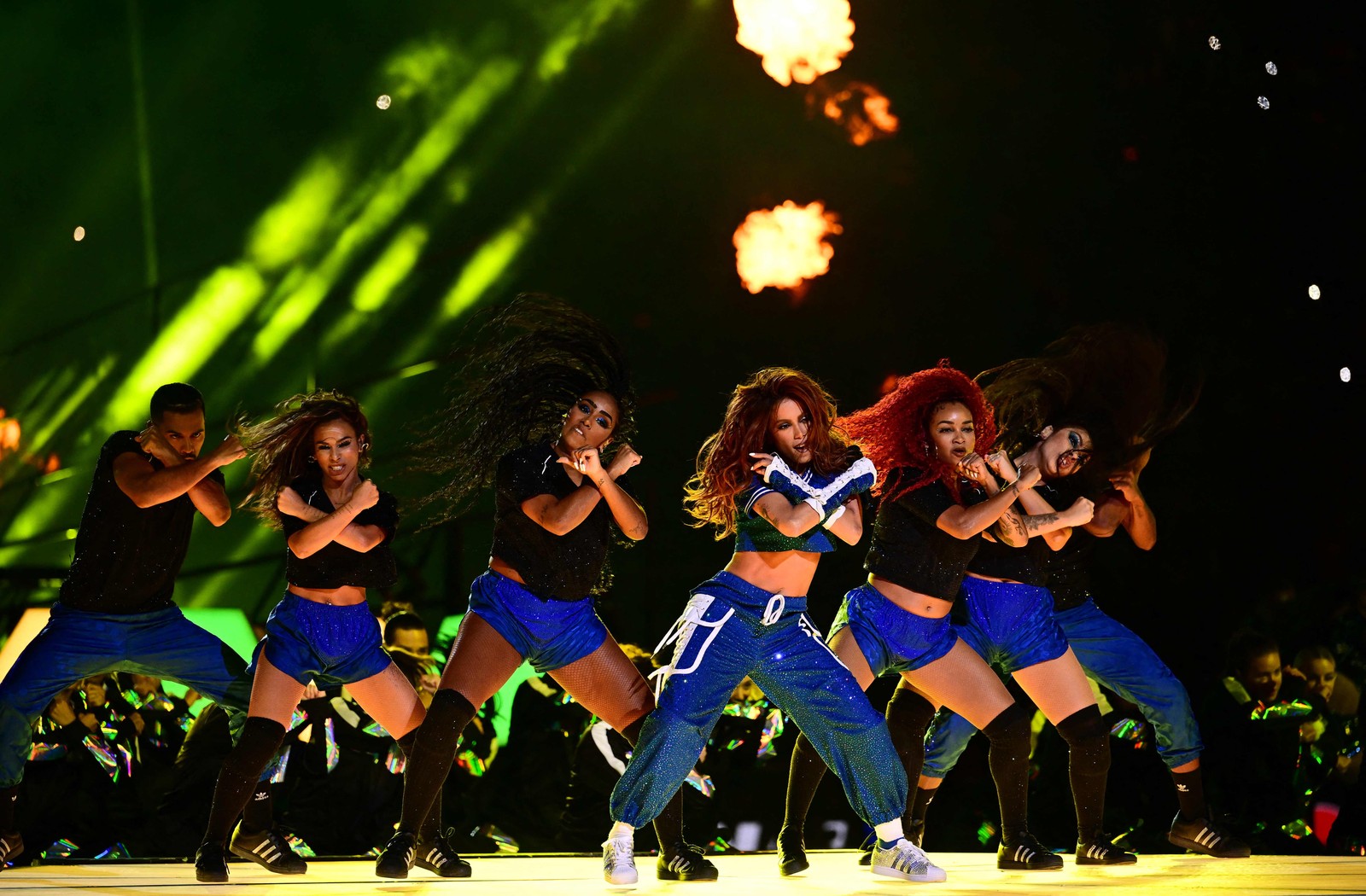 Show de Anitta abriu a final da UEFA Champions League. — Foto: Marco BERTORELLO / AFP