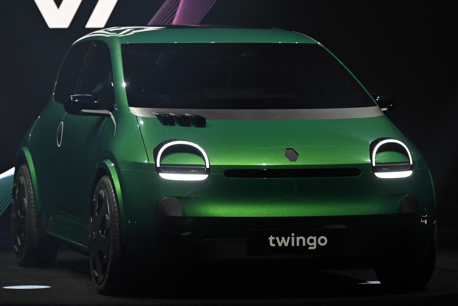 O novo Twingo vai competir no segmento dos automóveis elétricos de entrada com modelos como o futuro Volkswagen ID1, o Citroën e-C3 e rivais chineses — Foto: Miguel Medina / AFP