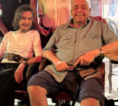 O casal Rosamaria Murtinho (90) e Mauro Mendonça (92) segue contratado da TV Globo. O contrato foi renovado no final do ano passado. Ela afirma que quer voltar a atuar ainda este ano, em uma peça ao lado do marido — Foto: Reprodução/Instagram