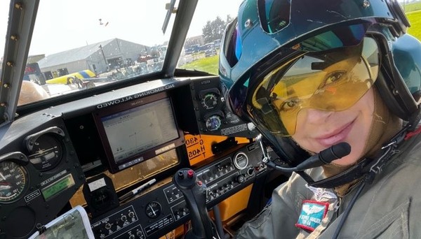Piloto brasileira morre em manobra de combate a incêndio florestal nos EUA