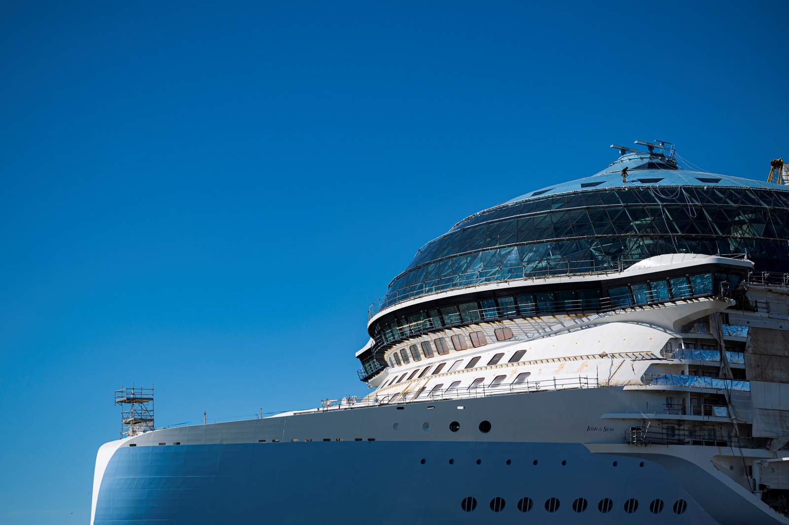 Icon of the Seas tem proa feita em cristal — Foto: Jonathan NACKSTRAND / AFP