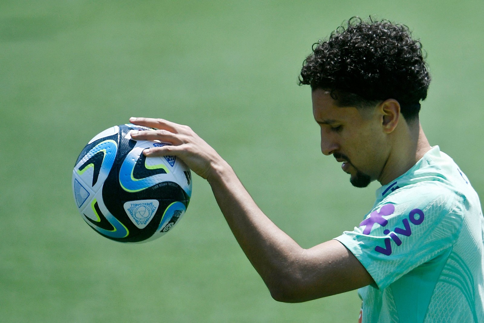 Marquinhos durante treino da Seleção Brasileira — Foto: Daniel Ramalho/AFP