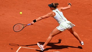 Beatriz Haddad é a primeira brasileira a se classificar para uma semifinal de Grand Slam — Foto: Emmanuel DUNAND / AFP