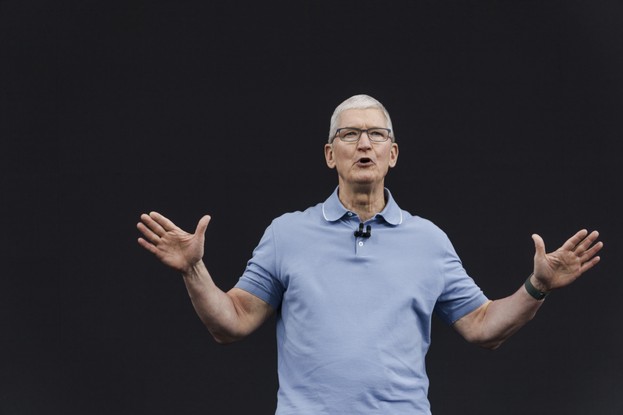 Publicamente, Tim Cook, da Apple, expressou cautela sobre a enxurrada de serviços generativos de IA atingindo o mercado