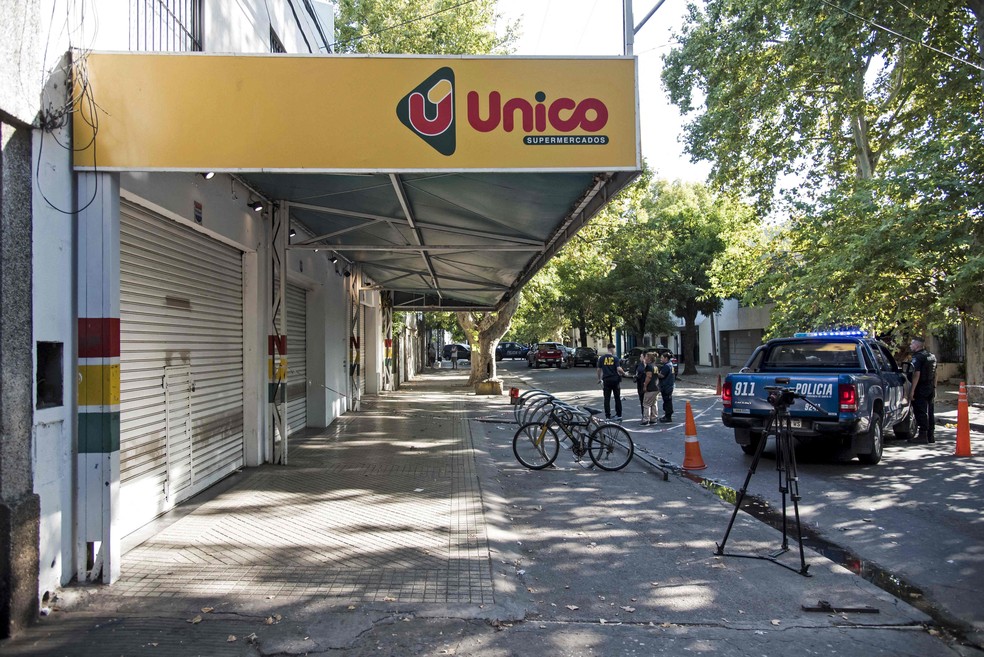 O supermercado Unico, alvo dos tiros — Foto: AFP