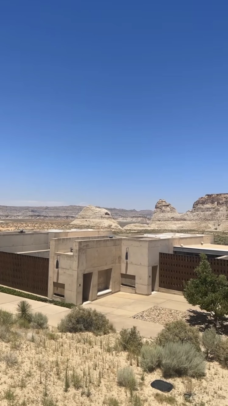 Vista do hotel em vídeo feito por Isis Valverde — Foto: Reprodução/Instagram