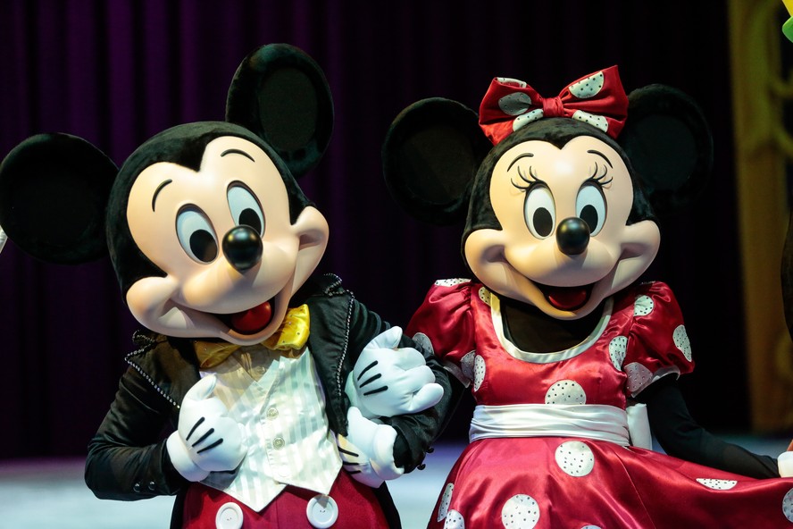Mickey e Minnie: personagens icônicos da Disney, empresa fundada em 1923