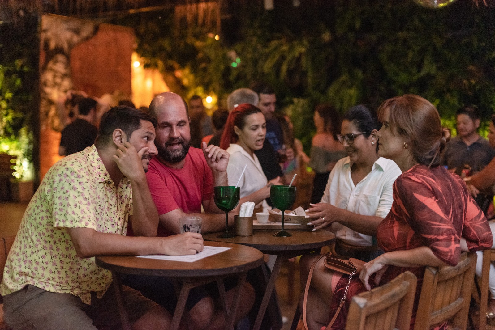 Descanso: festas como a Salve Simpatia investem em conforto para o público e lugar para sentar — Foto: Divulgação