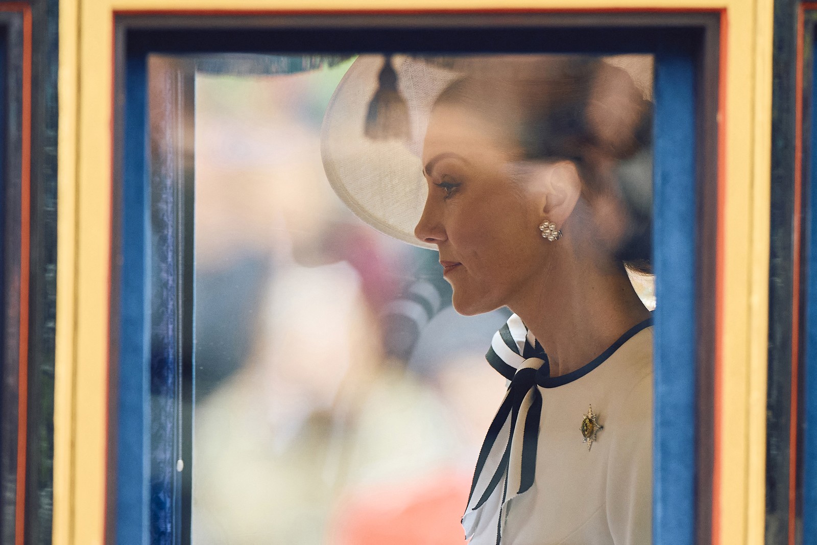 Aparição de Kate Middleton em evento foi recebida como um sinal de melhora em sua condição de saúde; em março, ela anunciou estar em tratamento preventivo contra um câncer — Foto: BENJAMIN CREMEL/AFP