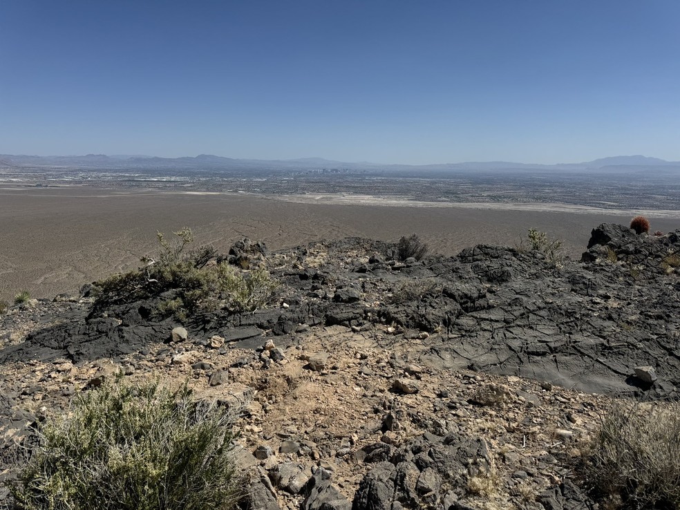 Misterioso monólito é removido em deserto próximo de Las Vegas — Foto: Departamento de Polícia Metropolitana de Las Vegas