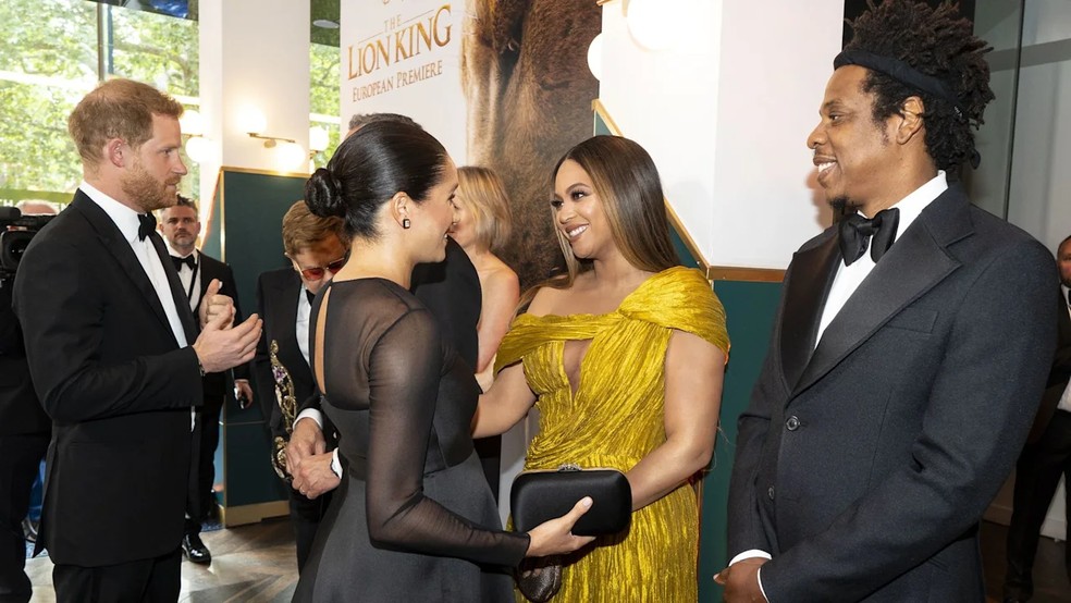 Meghan Markle e Príncipe Harry se encontram com Beyoncé e Jay-Z na estreia de 'O Rei Leão', em 2019 — Foto: Reprodução