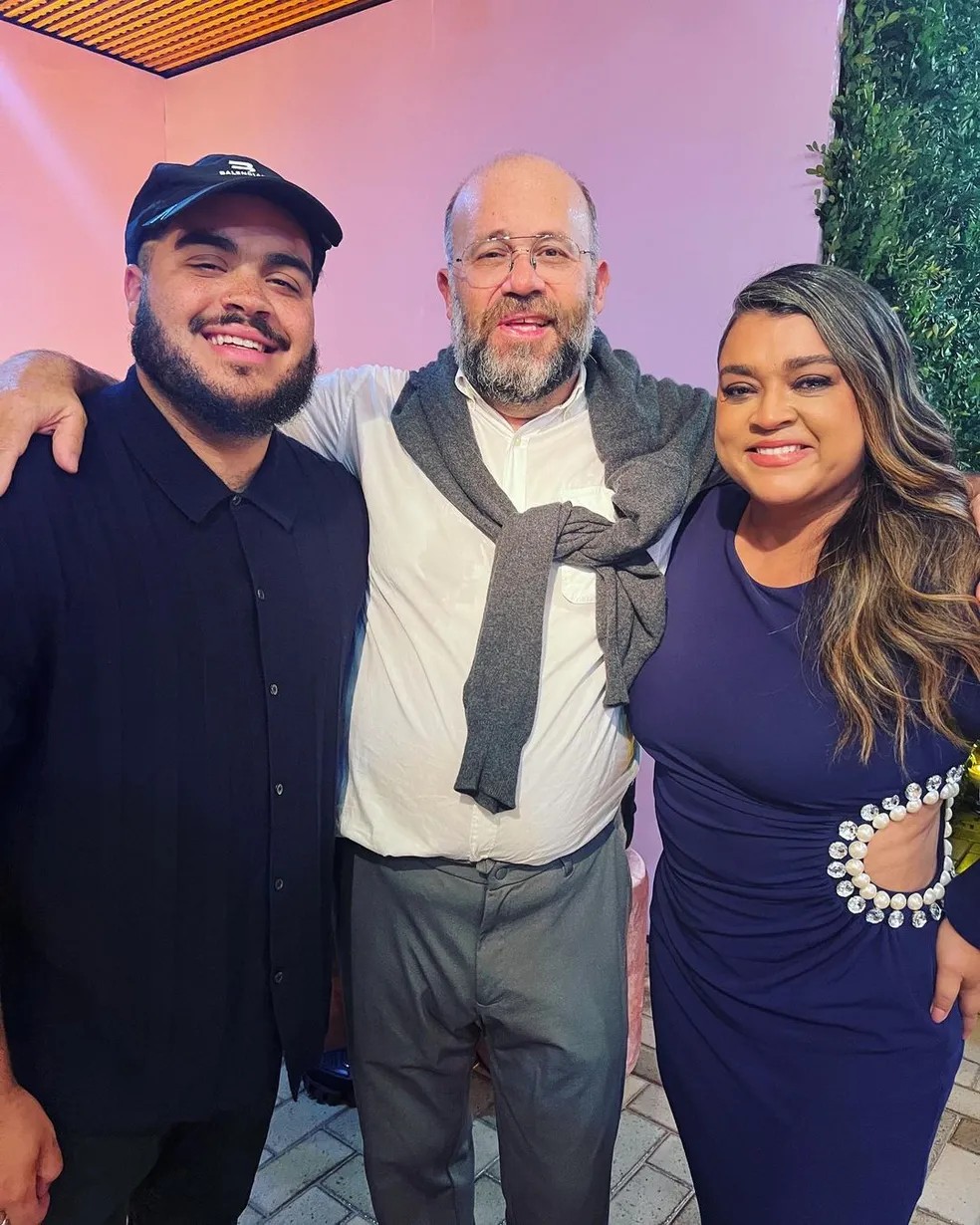 Francisco com os pais, Otavio e Preta — Foto: Reprodução Instagram