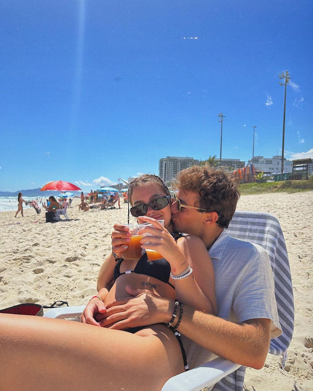 Quando está no Rio, João Maria Pereira costuma frequentar praias com Mel Maia