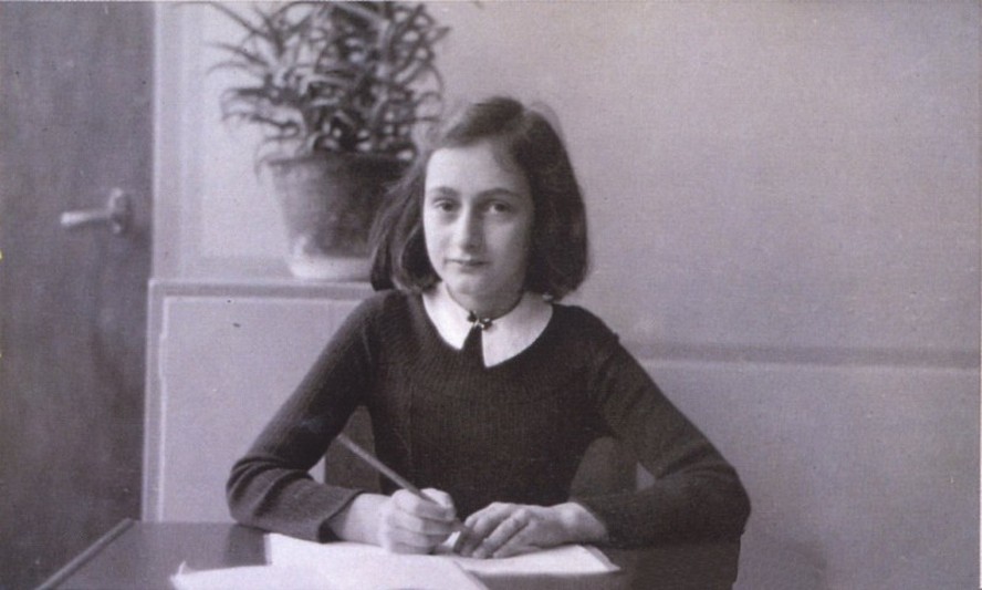 Anne Frank registrou em diário os dois anos que passou escondida de nazistas na Holanda