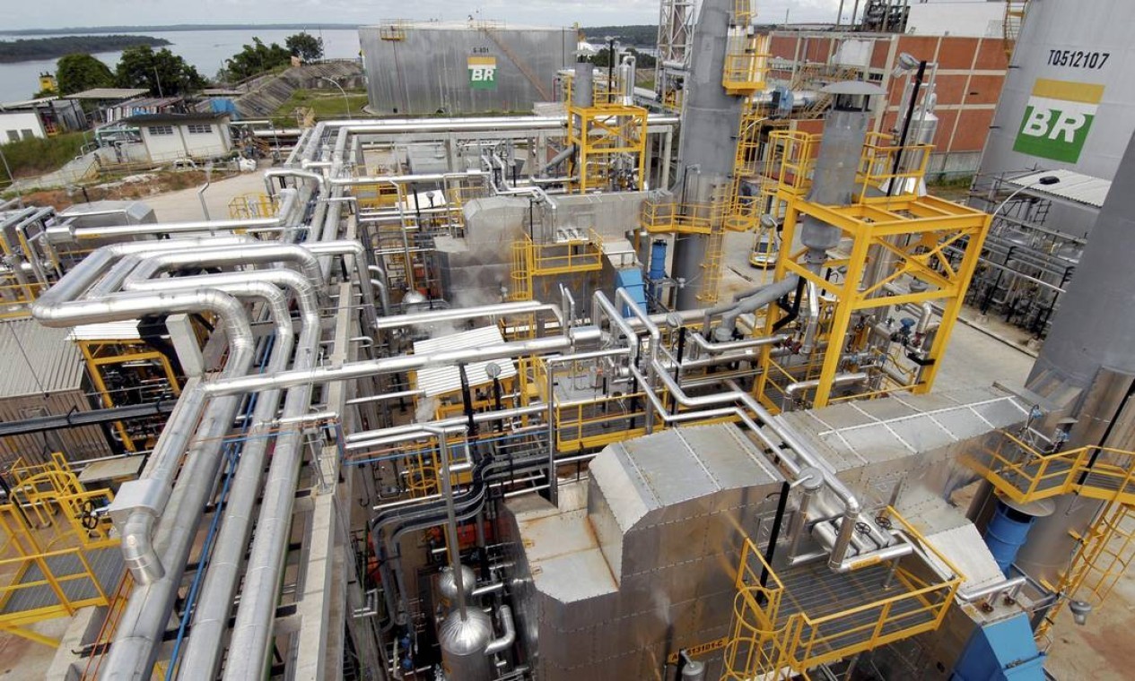 Petrobras vendeu a Refinaria Landulpho Alves (RLAM), localizada no Recôncavo Baiano, e mais sete unidades de refino, para para fundo árabe por US$ 1,6 bi.  — Foto: Geraldo Kosinski / Agência O Globo